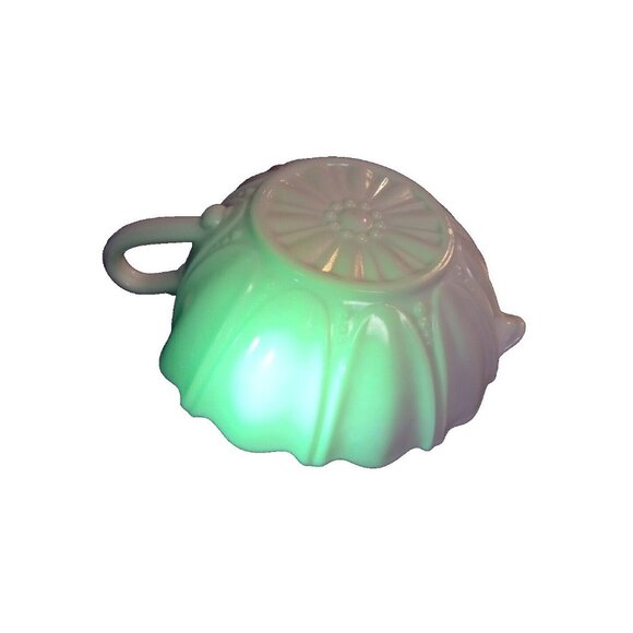 Anchor Hocking Oyster and Pearl Nappy Olive Berry Bowl Vintage Uranium Glass - Picture 14 of 16